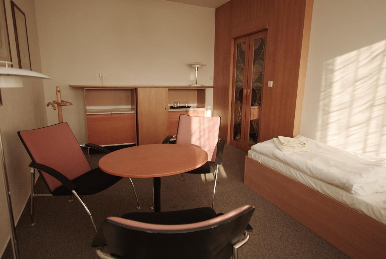 Kolej Akademie Hotell Brno Eksteriør bilde